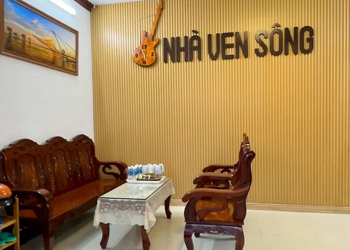 Homestay Nha Ven Song *