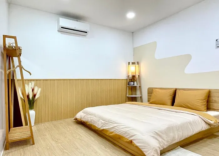 Nha Ven Song Homestay *